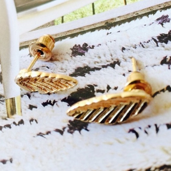 Nordstrom Jewelry - ❗️Boho Leaf Earrings